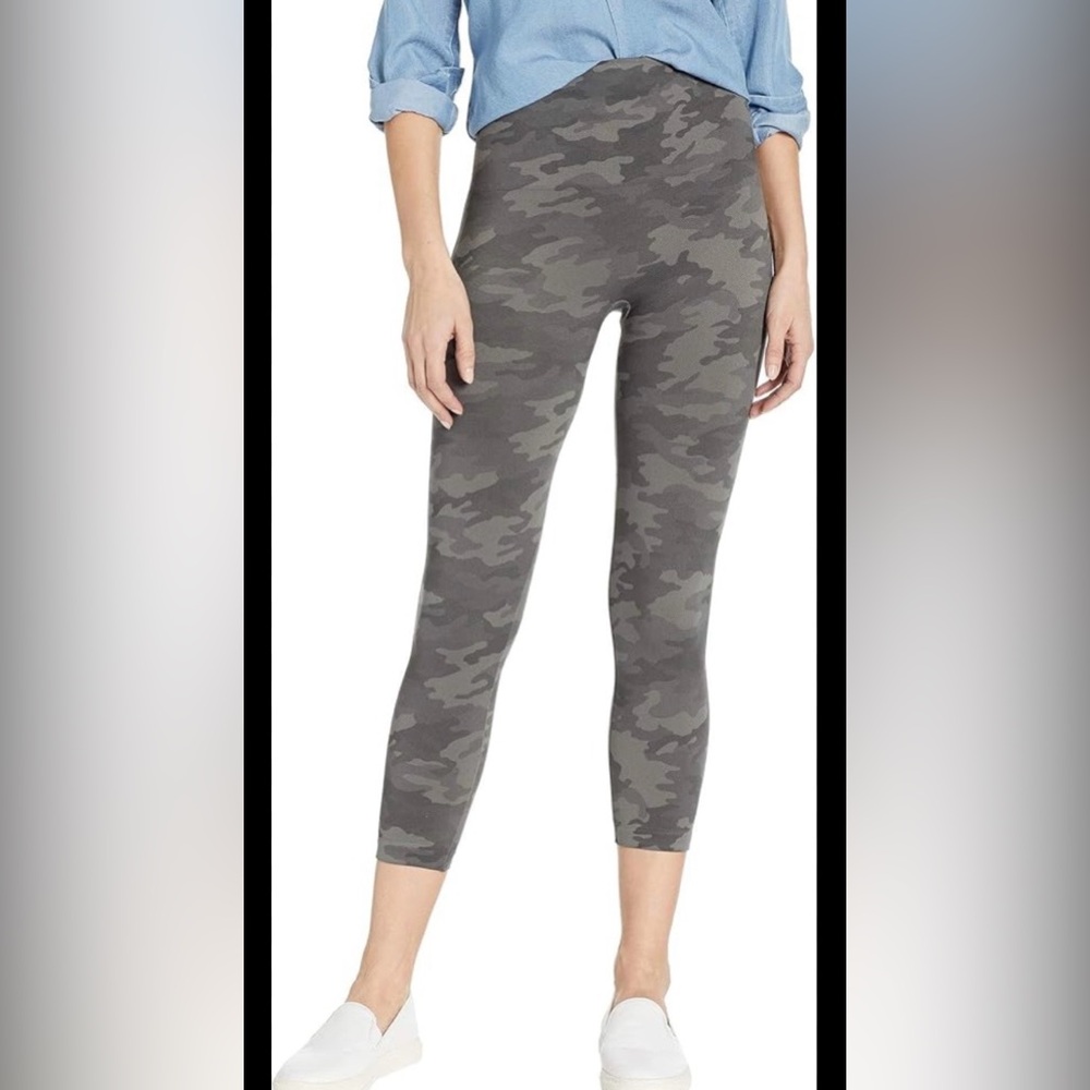 SPANX Green Camo “Look At Me Now” High-Waisted Capri Leggings | Size L
